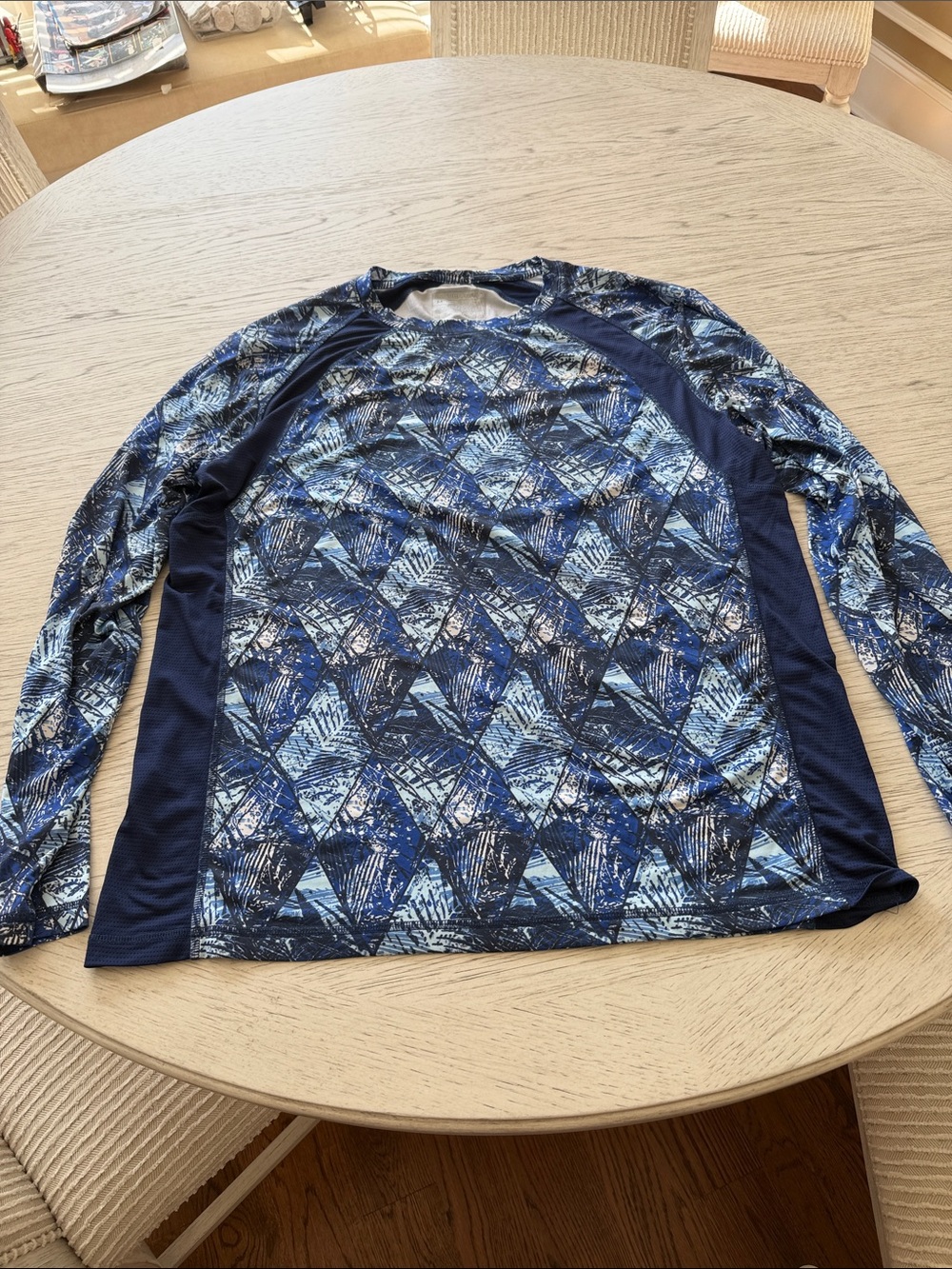 Silver Bait Men's Long-Sleeve Navy & Light Blue Geometric Swim Rash Guard